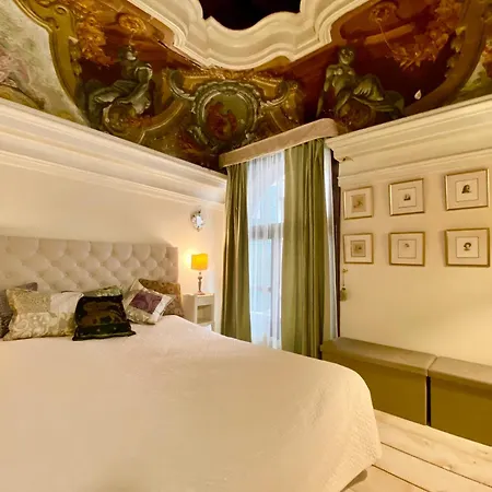 Palace Luxury