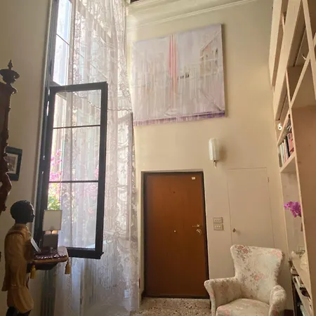 Palace Luxury Apartment *